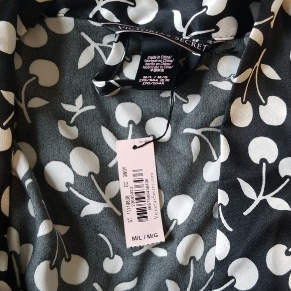 Victoria's Secret sexy cherry satin robe - Picture 5 of 7